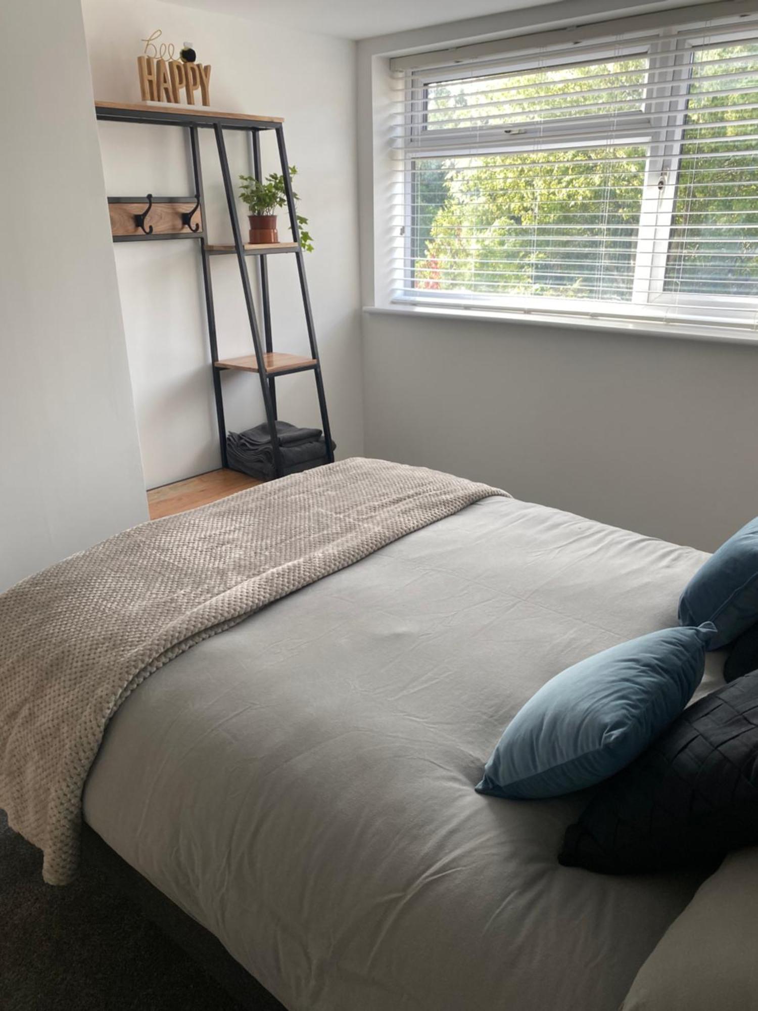 Modern 1 Bed Apartment With Car Parking Bitton Екстериор снимка